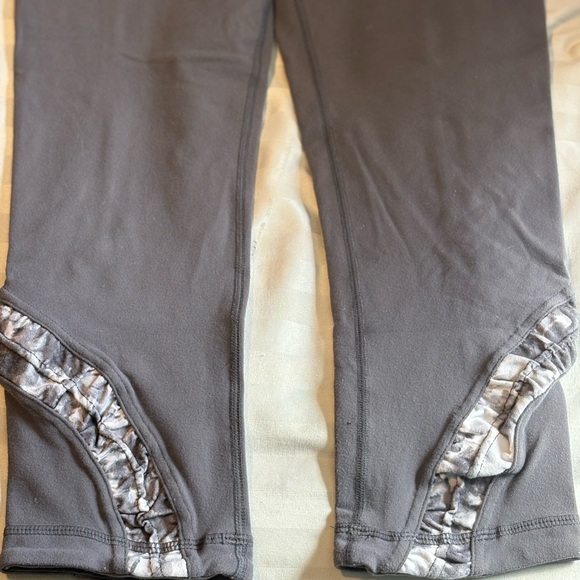 Lululemon Black and White Patterned Leggings - Picture 4 of 4